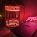 Gîte de luxe avec des installations bien-être uniques en Haute-Vienne : spa privatif complet, lit hydromassant multi-programmes, sauna et soins corporels. Parfait pour un séjour bien-être insolite et exclusif.